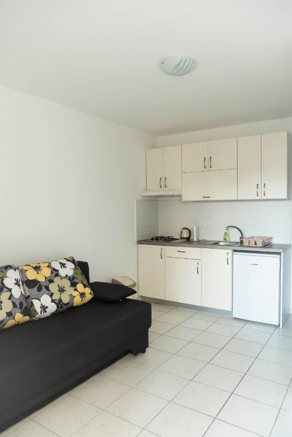 Apartment Franka Vir Bagian luar foto